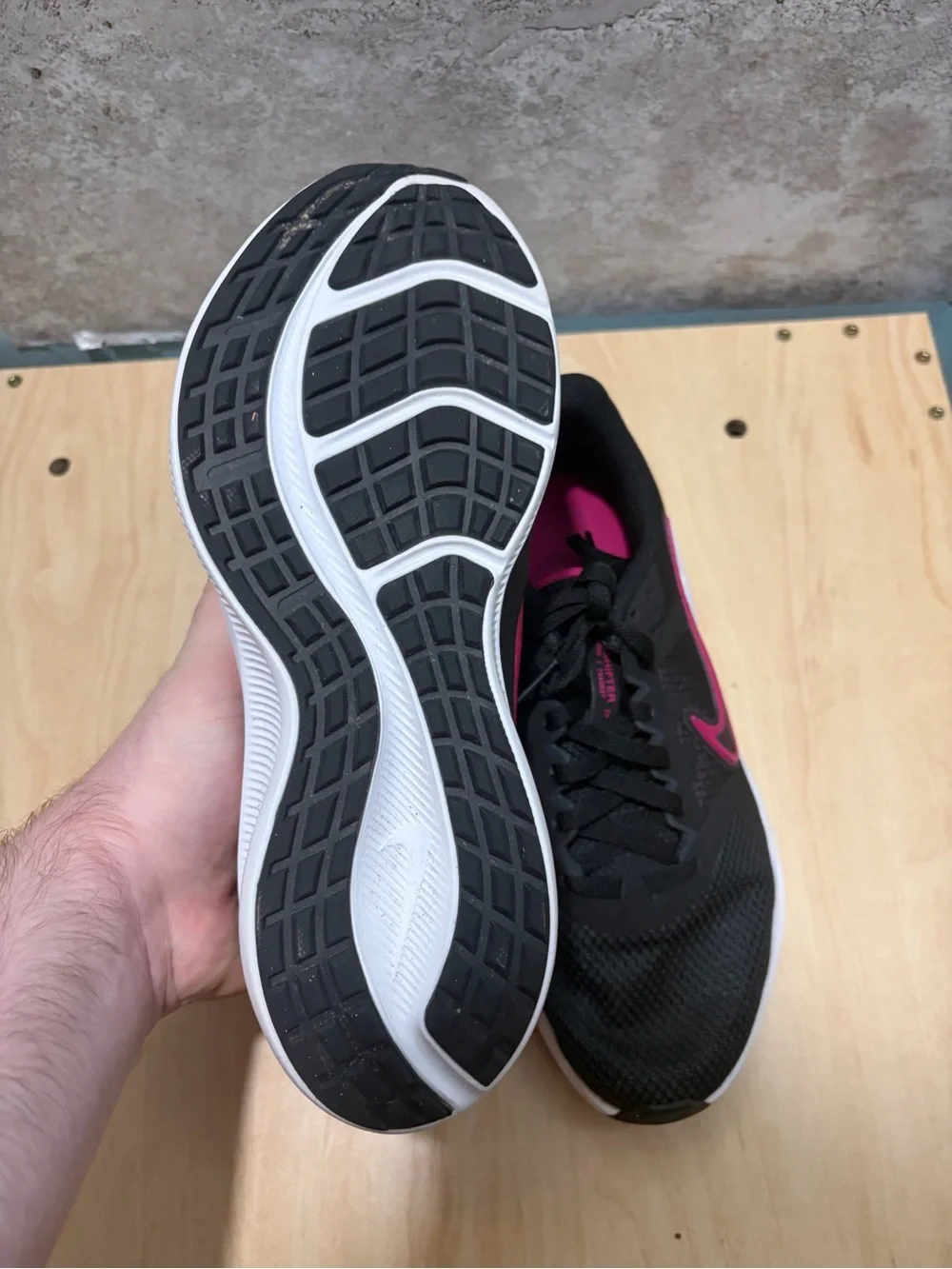 Nike Downshifter 11 'Black Fireberry' women's running shoe size 6.5